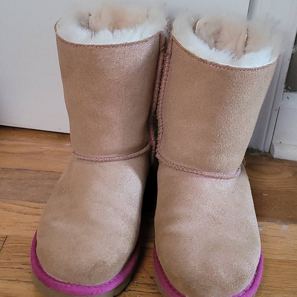 Uggs big kids size 3